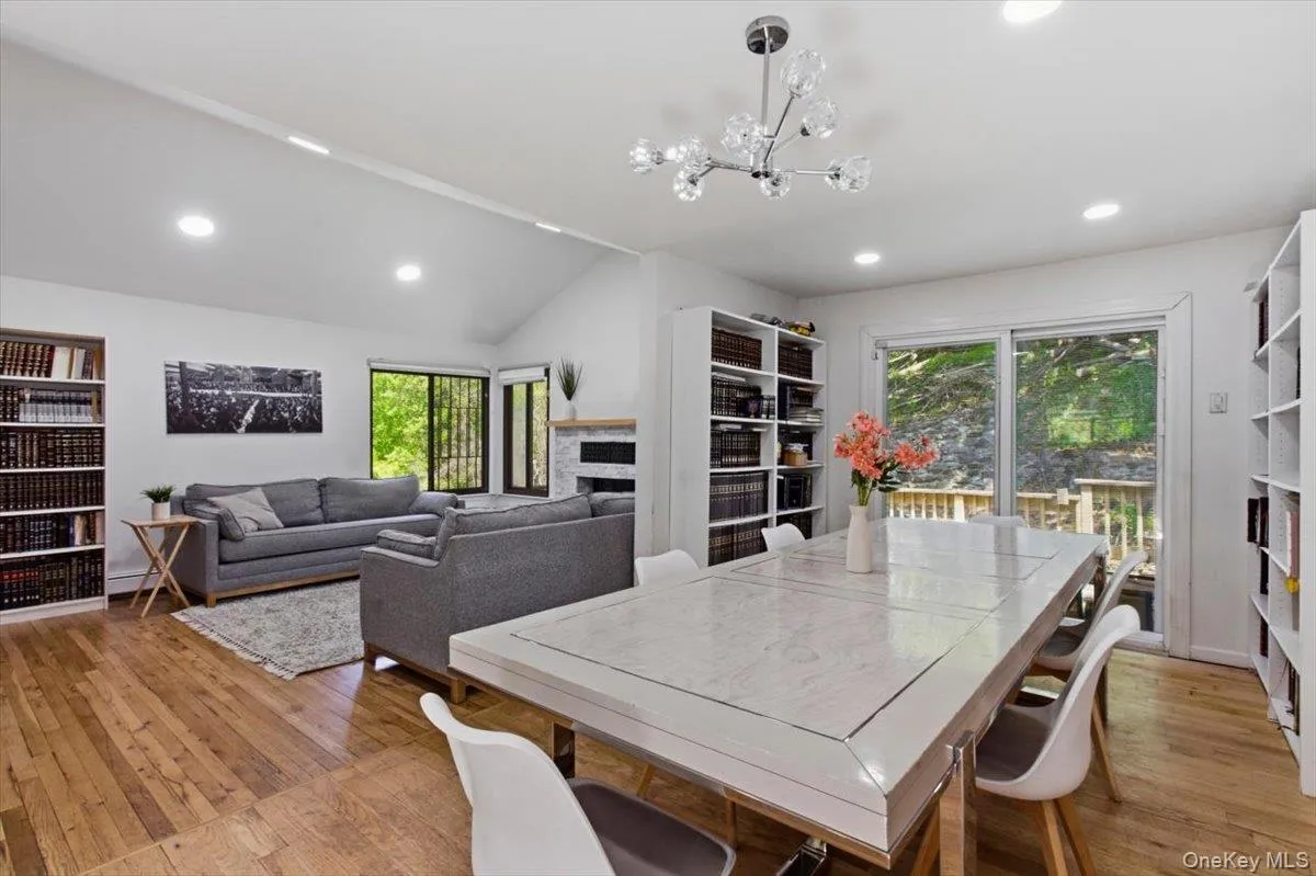 40 Donald Drive, Greenburgh, NY, 4 Bedrooms Bedrooms, 8 Rooms Rooms,3 BathroomsBathrooms,Residential,For Rent,Donald,0,992422 40 Donald Drive, Greenburgh, NY, 4 Bedrooms Bedrooms, 8 Rooms Rooms,3 BathroomsBathrooms,Residential,For Rent,Donald,0,992422