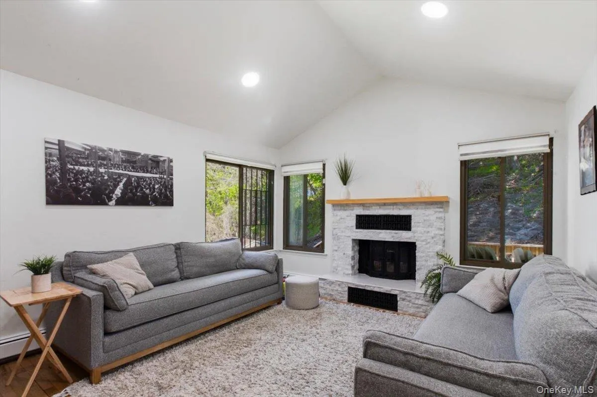 40 Donald Drive, Greenburgh, NY, 4 Bedrooms Bedrooms, 8 Rooms Rooms,3 BathroomsBathrooms,Residential,For Rent,Donald,0,992422 40 Donald Drive, Greenburgh, NY, 4 Bedrooms Bedrooms, 8 Rooms Rooms,3 BathroomsBathrooms,Residential,For Rent,Donald,0,992422