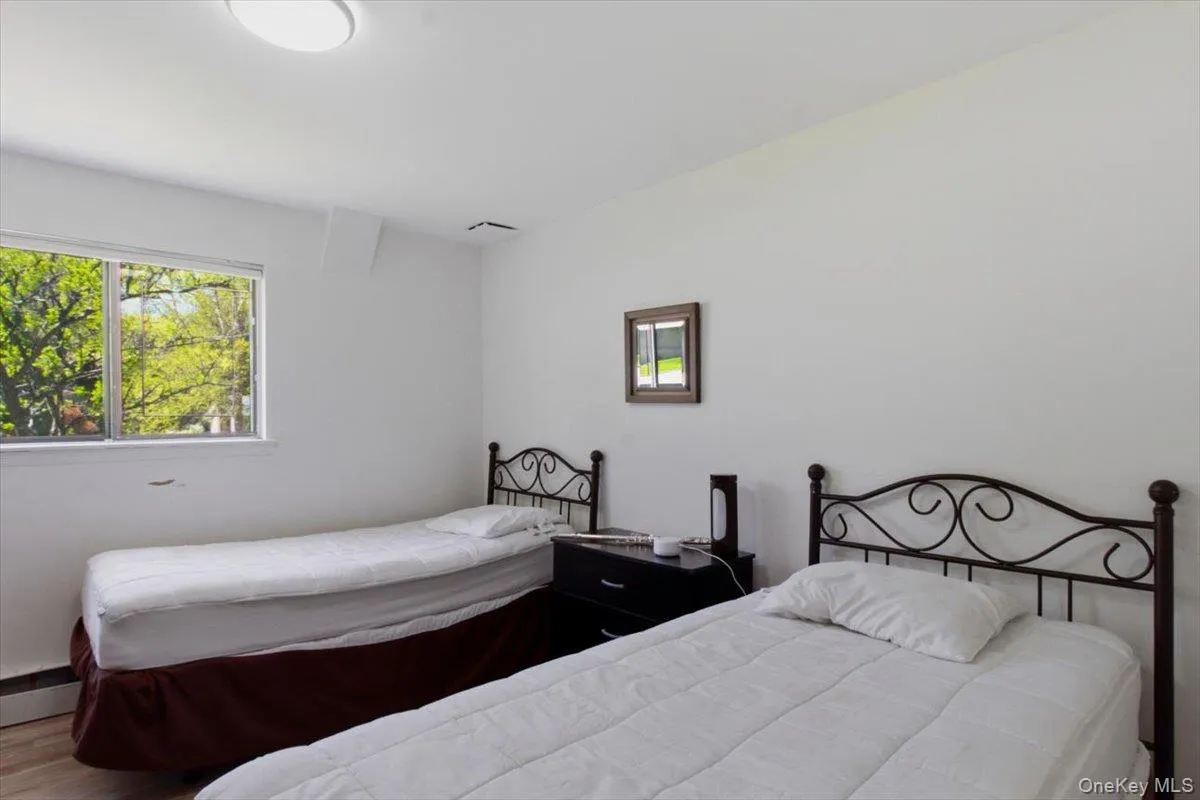 40 Donald Drive, Greenburgh, NY, 4 Bedrooms Bedrooms, 8 Rooms Rooms,3 BathroomsBathrooms,Residential,For Rent,Donald,0,992422 40 Donald Drive, Greenburgh, NY, 4 Bedrooms Bedrooms, 8 Rooms Rooms,3 BathroomsBathrooms,Residential,For Rent,Donald,0,992422