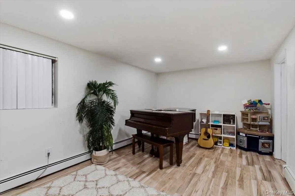 40 Donald Drive, Greenburgh, NY, 4 Bedrooms Bedrooms, 8 Rooms Rooms,3 BathroomsBathrooms,Residential,For Rent,Donald,0,992422 40 Donald Drive, Greenburgh, NY, 4 Bedrooms Bedrooms, 8 Rooms Rooms,3 BathroomsBathrooms,Residential,For Rent,Donald,0,992422