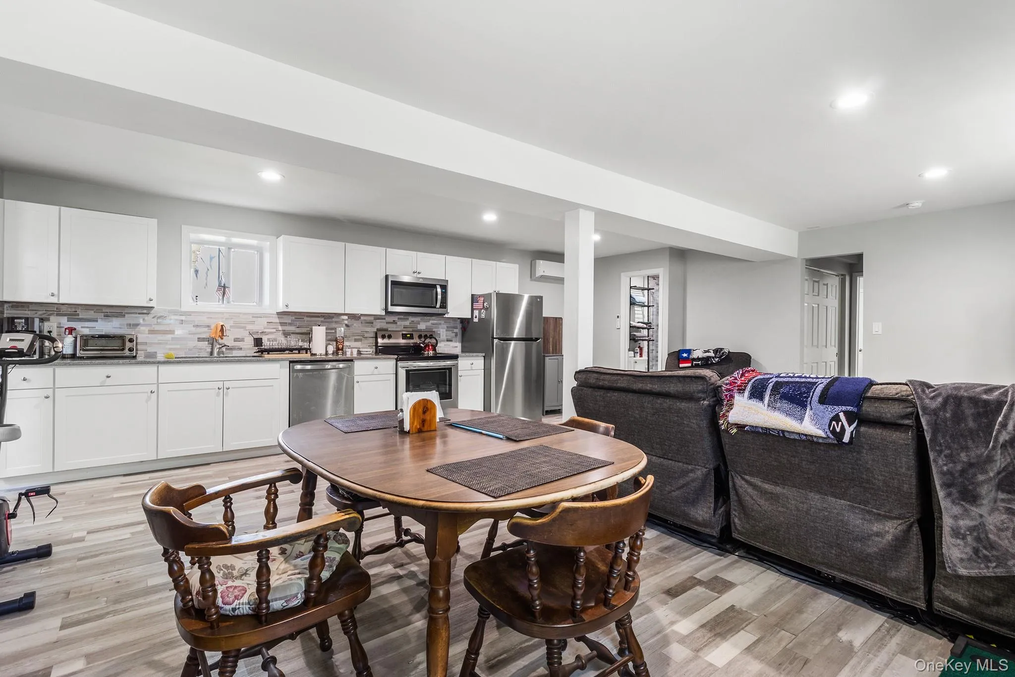 49 Oakdale Avenue, Brookhaven, NY, 4 Bedrooms Bedrooms, 7 Rooms Rooms,2 BathroomsBathrooms,Residential,For Rent,Oakdale,0,992469 49 Oakdale Avenue, Brookhaven, NY, 4 Bedrooms Bedrooms, 7 Rooms Rooms,2 BathroomsBathrooms,Residential,For Rent,Oakdale,0,992469