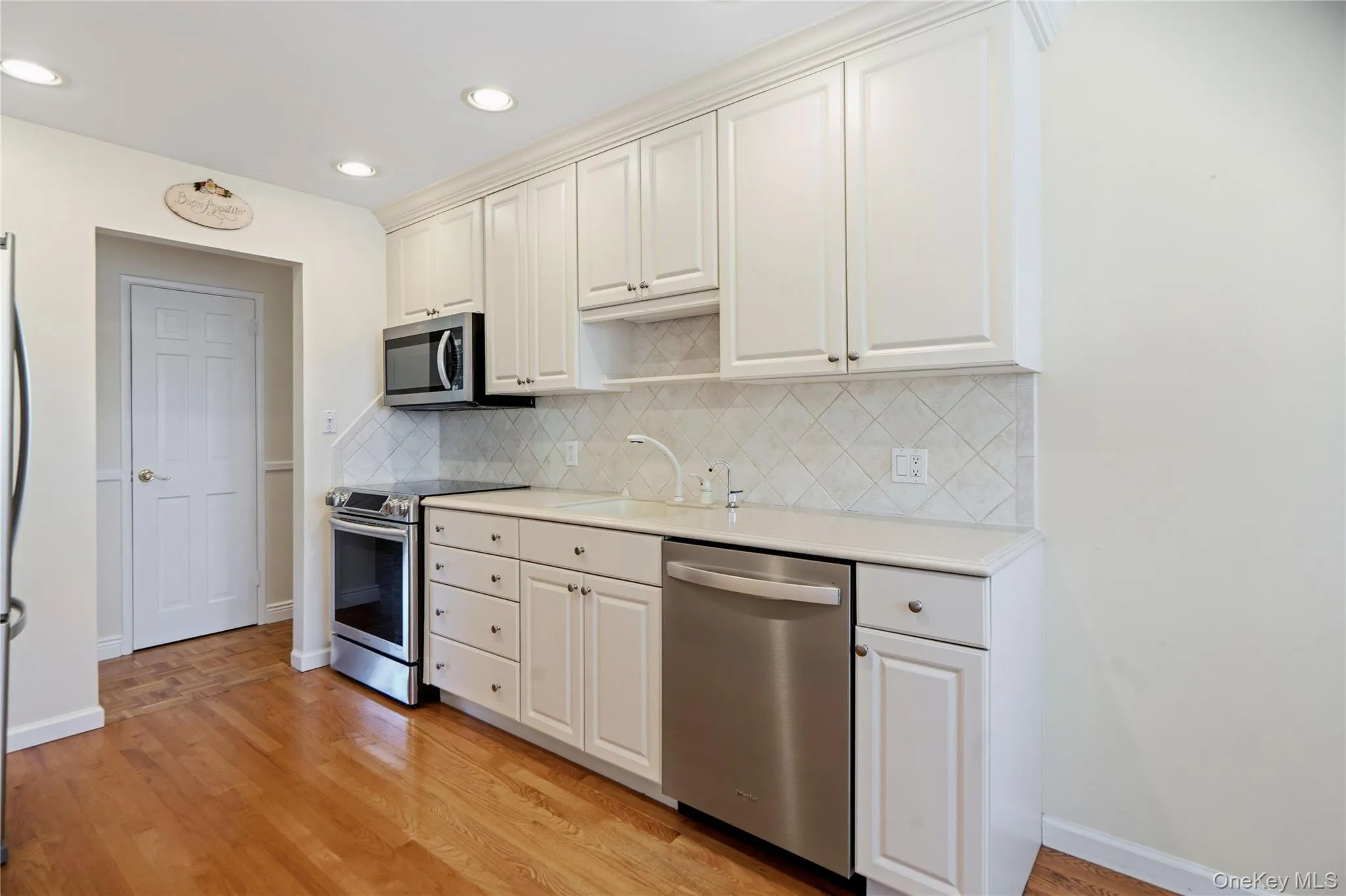 14 Harbor Lane, Oyster Bay, NY, 4 Bedrooms Bedrooms, 8 Rooms Rooms,2 BathroomsBathrooms,Residential Lease,For Rent,Harbor,0,992476 14 Harbor Lane, Oyster Bay, NY, 4 Bedrooms Bedrooms, 8 Rooms Rooms,2 BathroomsBathrooms,Residential Lease,For Rent,Harbor,0,992476