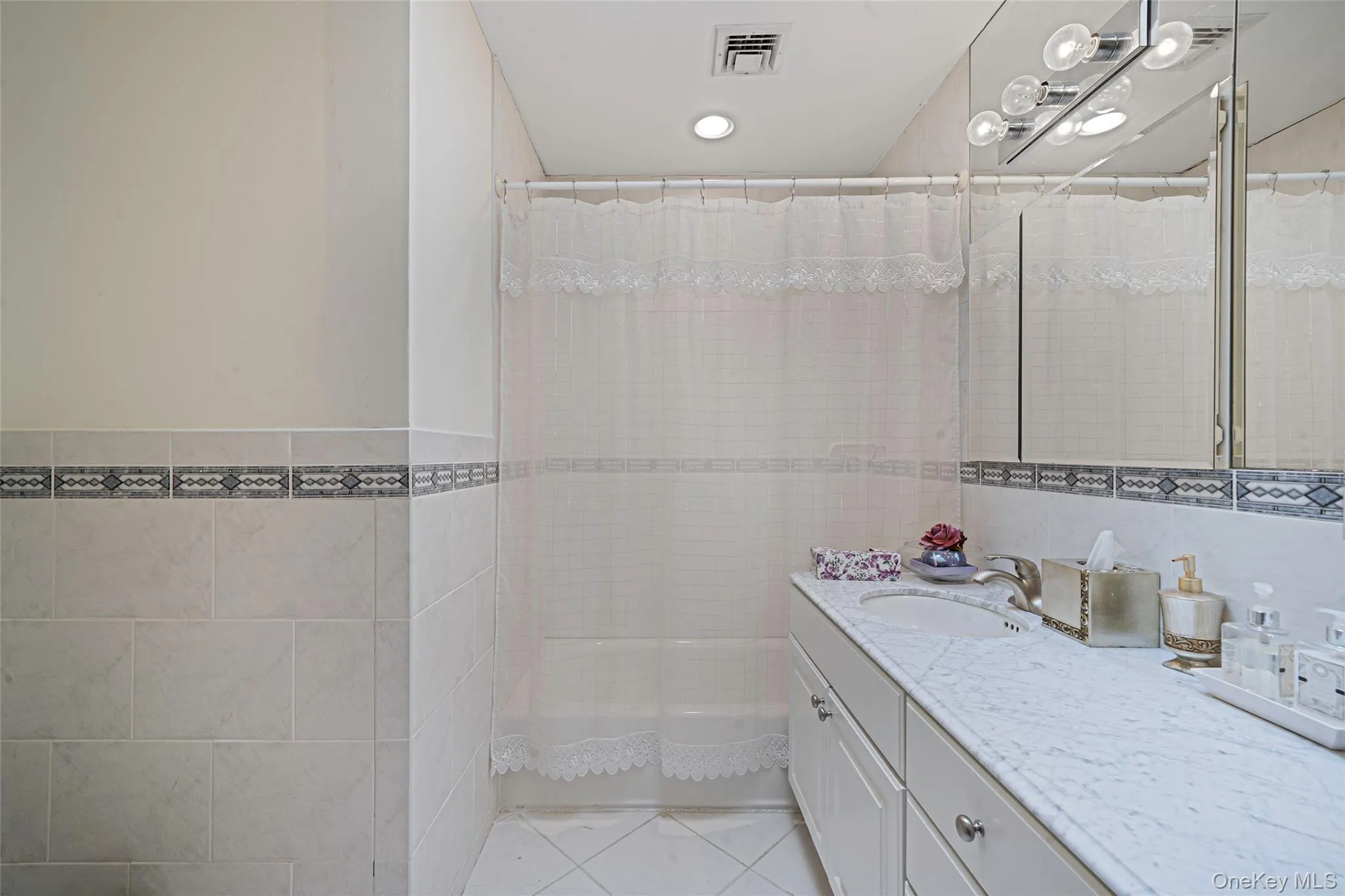 2 Deepwells Lane, Smithtown, NY, 5 Bedrooms Bedrooms, 10 Rooms Rooms,3 BathroomsBathrooms,Residential,For Rent,Deepwells,0,KEY992489 2 Deepwells Lane, Smithtown, NY, 5 Bedrooms Bedrooms, 10 Rooms Rooms,3 BathroomsBathrooms,Residential,For Rent,Deepwells,0,KEY992489