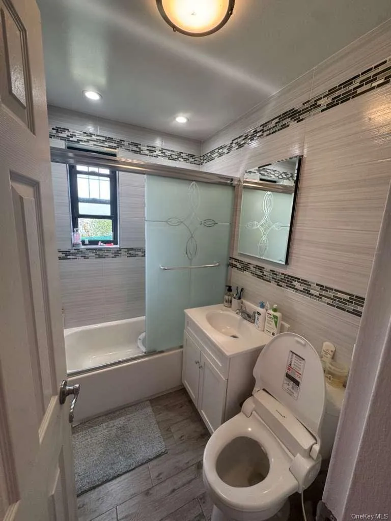 6767 136th Street, New York, NY, 2 Bedrooms Bedrooms, 4 Rooms Rooms,1 BathroomBathrooms,Residential,For Rent,136th,0,992495 6767 136th Street, New York, NY, 2 Bedrooms Bedrooms, 4 Rooms Rooms,1 BathroomBathrooms,Residential,For Rent,136th,0,992495