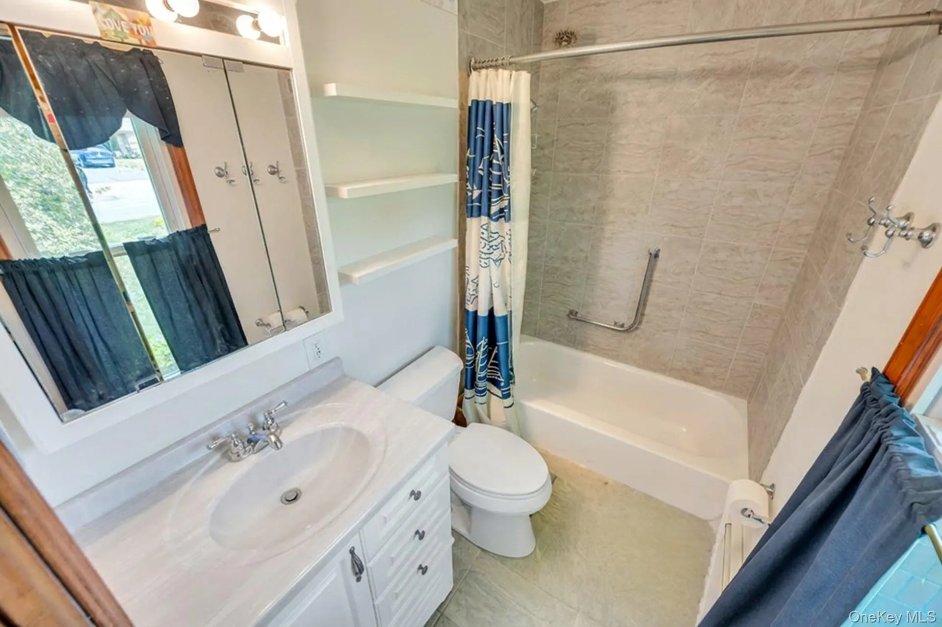 50 Soundview Drive, Smithtown, NY, 3 Bedrooms Bedrooms, 8 Rooms Rooms,3 BathroomsBathrooms,Residential,For Rent,Soundview,0,992501 50 Soundview Drive, Smithtown, NY, 3 Bedrooms Bedrooms, 8 Rooms Rooms,3 BathroomsBathrooms,Residential,For Rent,Soundview,0,992501