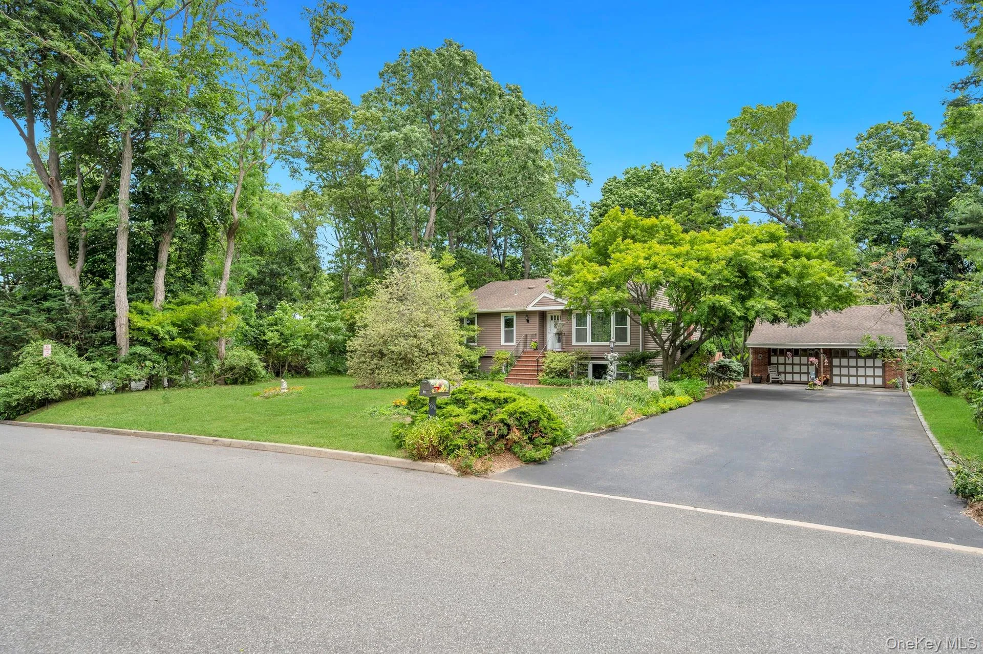50 Soundview Drive, Smithtown, NY, 3 Bedrooms Bedrooms, 8 Rooms Rooms,3 BathroomsBathrooms,Residential,For Rent,Soundview,0,992501 50 Soundview Drive, Smithtown, NY, 3 Bedrooms Bedrooms, 8 Rooms Rooms,3 BathroomsBathrooms,Residential,For Rent,Soundview,0,992501