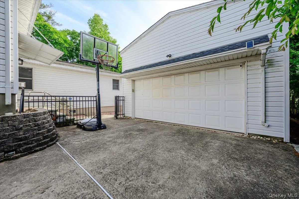 40 Deforest Avenue, Islip, NY, 4 Bedrooms Bedrooms, 10 Rooms Rooms,3 BathroomsBathrooms,Residential,For Rent,Deforest,0,992509 40 Deforest Avenue, Islip, NY, 4 Bedrooms Bedrooms, 10 Rooms Rooms,3 BathroomsBathrooms,Residential,For Rent,Deforest,0,992509