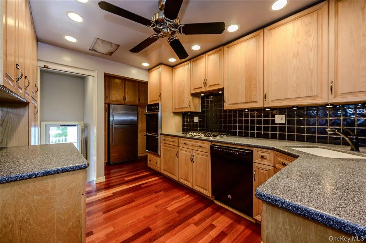 40 Deforest Avenue, Islip, NY, 4 Bedrooms Bedrooms, 10 Rooms Rooms,3 BathroomsBathrooms,Residential,For Rent,Deforest,0,992509 40 Deforest Avenue, Islip, NY, 4 Bedrooms Bedrooms, 10 Rooms Rooms,3 BathroomsBathrooms,Residential,For Rent,Deforest,0,992509