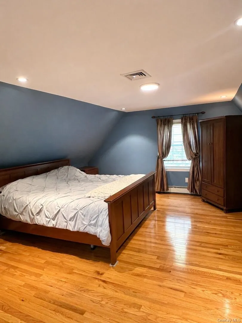 21520 43rd Avenue, New York, NY, 4 Bedrooms Bedrooms, 7 Rooms Rooms,2 BathroomsBathrooms,Residential Lease,For Rent,43rd,0,992511 21520 43rd Avenue, New York, NY, 4 Bedrooms Bedrooms, 7 Rooms Rooms,2 BathroomsBathrooms,Residential Lease,For Rent,43rd,0,992511