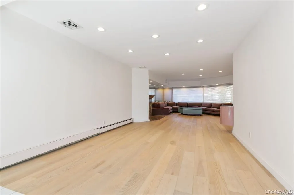 70 Shelly Lane, North Hempstead, NY, 5 Bedrooms Bedrooms, 9 Rooms Rooms,3 BathroomsBathrooms,Residential Lease,For Rent,Shelly,0,992533 70 Shelly Lane, North Hempstead, NY, 5 Bedrooms Bedrooms, 9 Rooms Rooms,3 BathroomsBathrooms,Residential Lease,For Rent,Shelly,0,992533