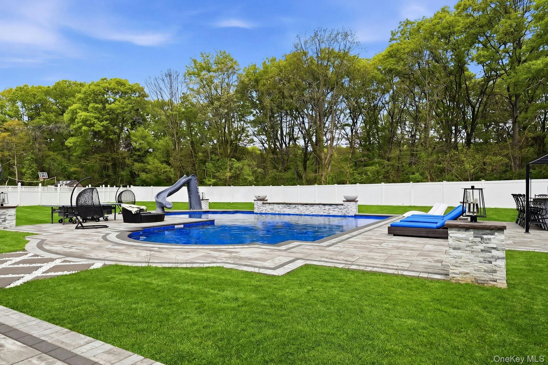 127 Elmwood Drive, Huntington, NY, 5 Bedrooms Bedrooms, 11 Rooms Rooms,3 BathroomsBathrooms,Residential,For Rent,Elmwood,0,992554 127 Elmwood Drive, Huntington, NY, 5 Bedrooms Bedrooms, 11 Rooms Rooms,3 BathroomsBathrooms,Residential,For Rent,Elmwood,0,992554