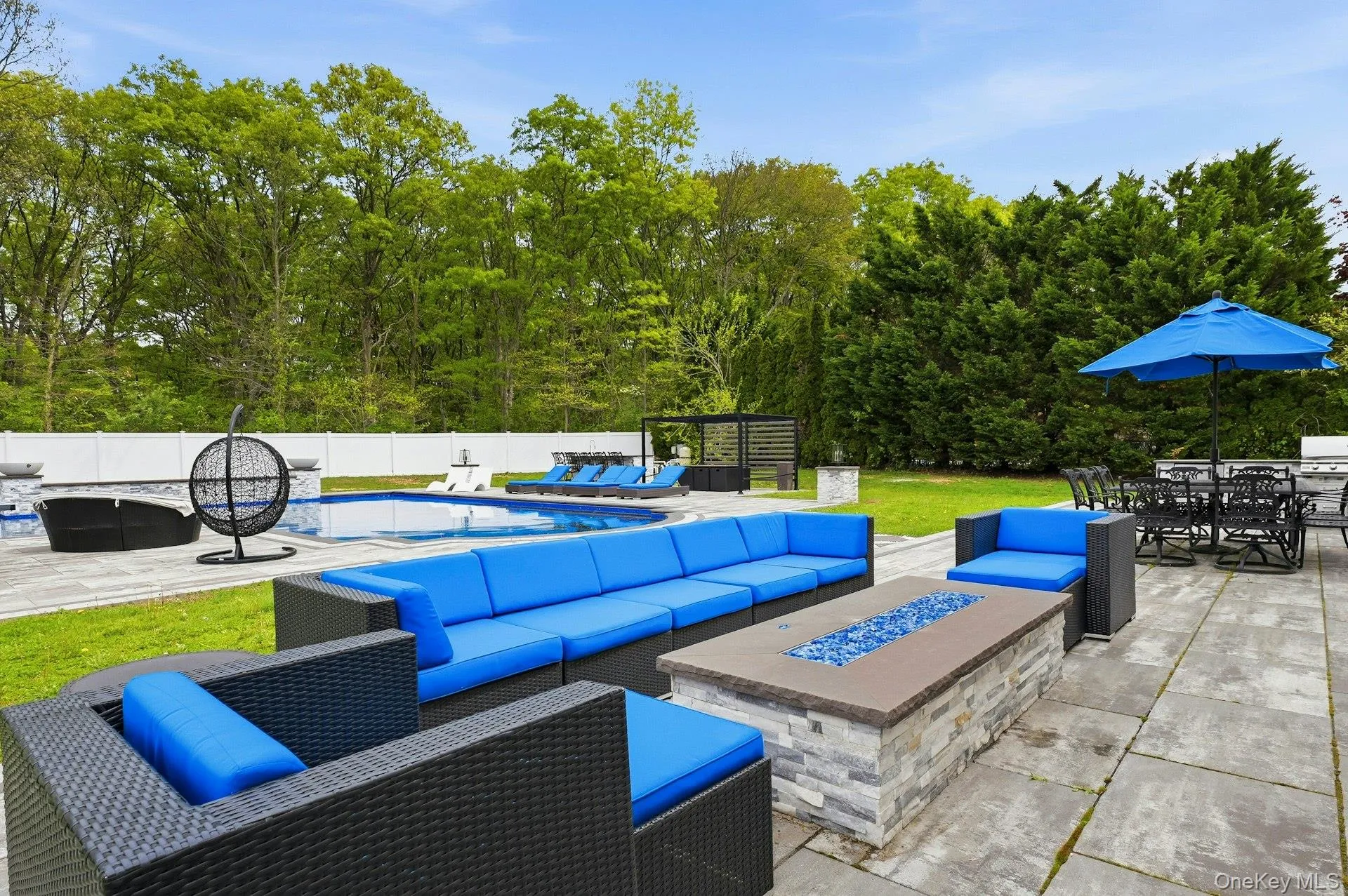 127 Elmwood Drive, Huntington, NY, 5 Bedrooms Bedrooms, 11 Rooms Rooms,3 BathroomsBathrooms,Residential,For Rent,Elmwood,0,992554 127 Elmwood Drive, Huntington, NY, 5 Bedrooms Bedrooms, 11 Rooms Rooms,3 BathroomsBathrooms,Residential,For Rent,Elmwood,0,992554