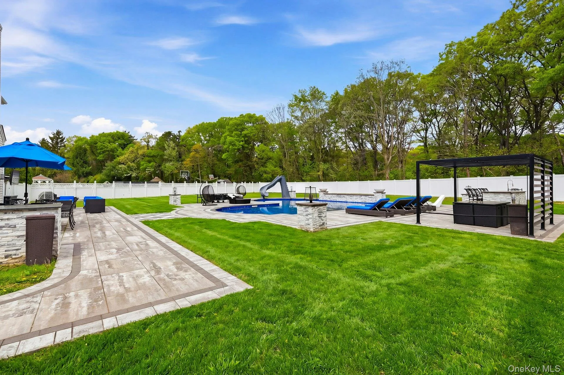 127 Elmwood Drive, Huntington, NY, 5 Bedrooms Bedrooms, 11 Rooms Rooms,3 BathroomsBathrooms,Residential,For Rent,Elmwood,0,992554 127 Elmwood Drive, Huntington, NY, 5 Bedrooms Bedrooms, 11 Rooms Rooms,3 BathroomsBathrooms,Residential,For Rent,Elmwood,0,992554
