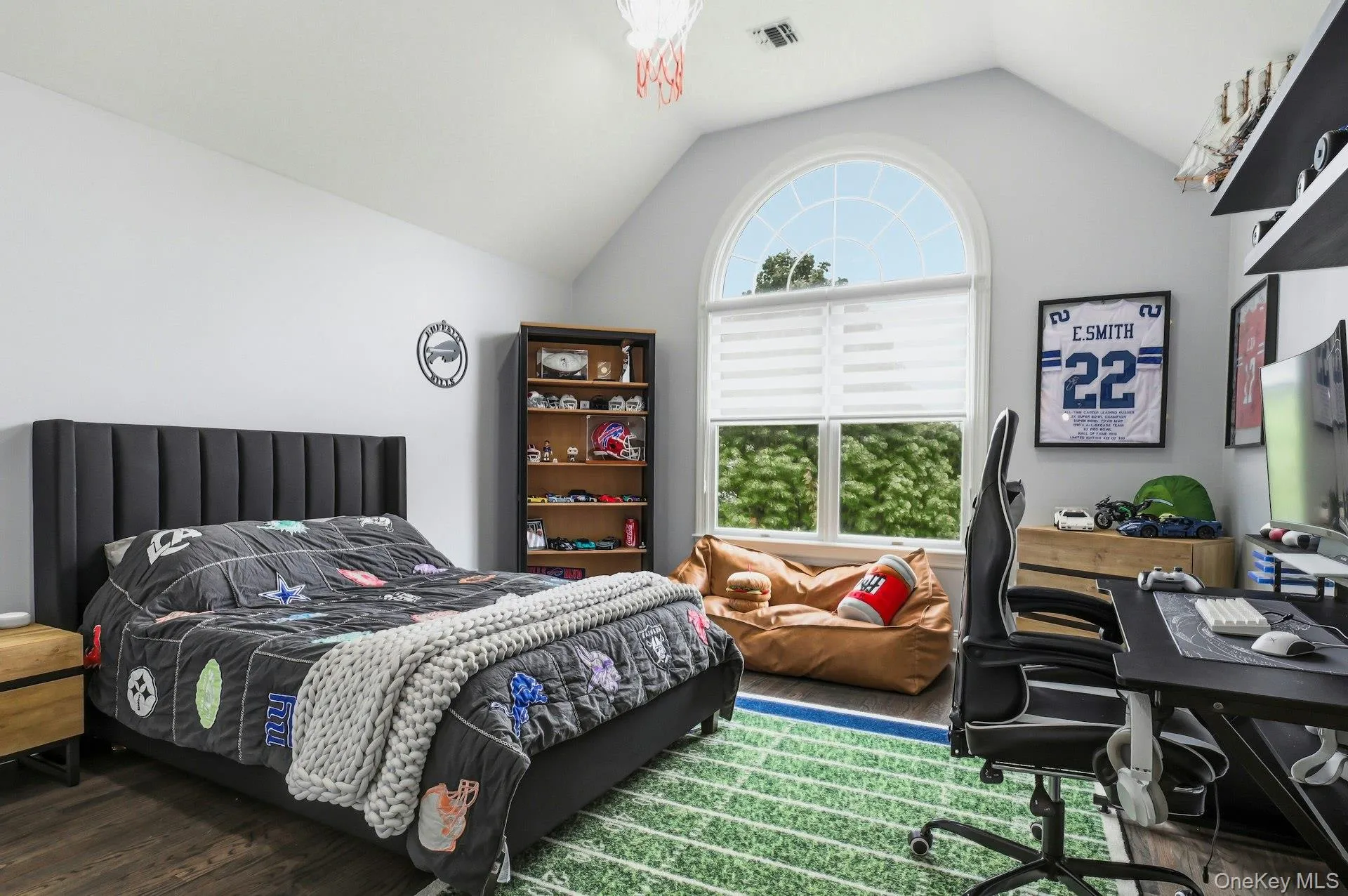 127 Elmwood Drive, Huntington, NY, 5 Bedrooms Bedrooms, 11 Rooms Rooms,3 BathroomsBathrooms,Residential,For Rent,Elmwood,0,992554 127 Elmwood Drive, Huntington, NY, 5 Bedrooms Bedrooms, 11 Rooms Rooms,3 BathroomsBathrooms,Residential,For Rent,Elmwood,0,992554