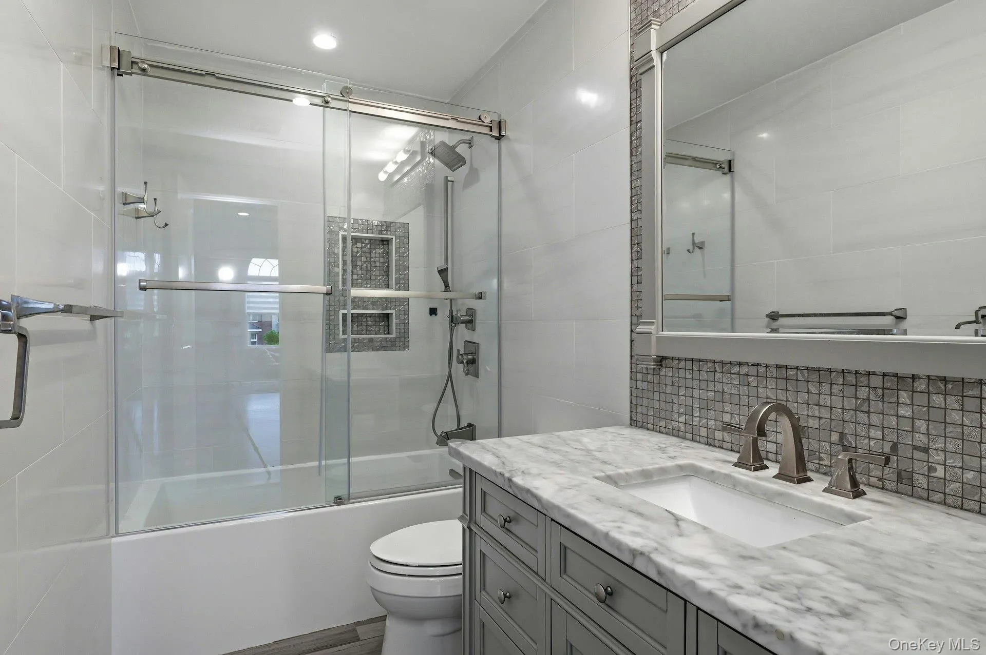 127 Elmwood Drive, Huntington, NY, 5 Bedrooms Bedrooms, 11 Rooms Rooms,3 BathroomsBathrooms,Residential,For Rent,Elmwood,0,992554 127 Elmwood Drive, Huntington, NY, 5 Bedrooms Bedrooms, 11 Rooms Rooms,3 BathroomsBathrooms,Residential,For Rent,Elmwood,0,992554