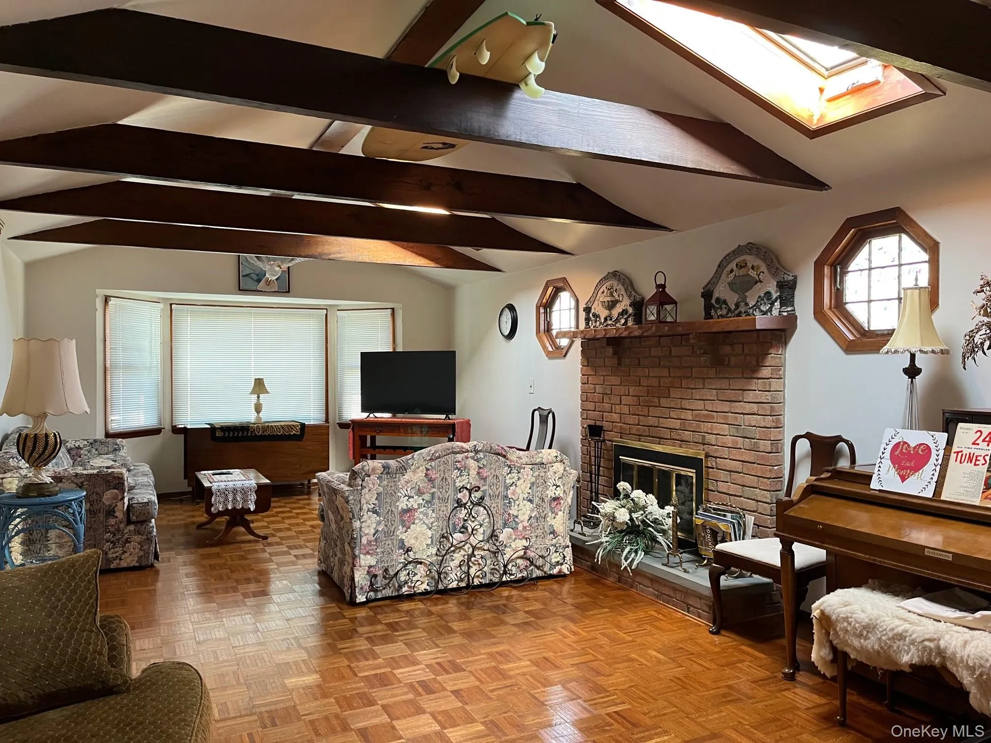 Comfortable Living room wit TV Comfortable Living room wit TV