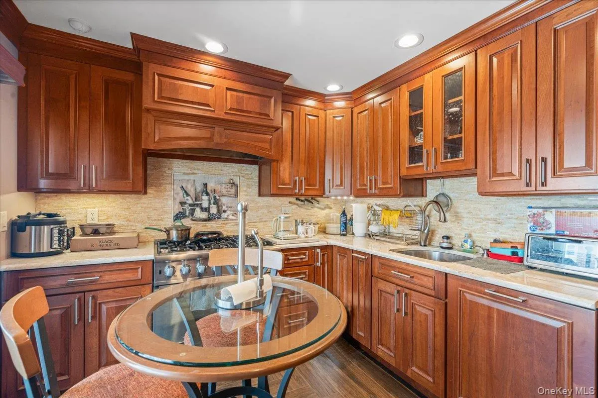 1720 37th Street, New York, NY, 2 Bedrooms Bedrooms, 6 Rooms Rooms,2 BathroomsBathrooms,Residential,For Rent,37th,0,992583 1720 37th Street, New York, NY, 2 Bedrooms Bedrooms, 6 Rooms Rooms,2 BathroomsBathrooms,Residential,For Rent,37th,0,992583