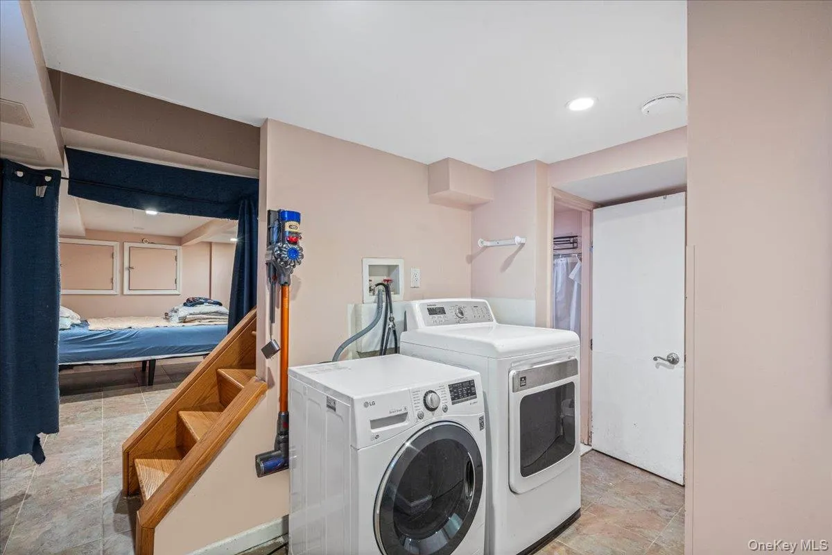 1720 37th Street, New York, NY, 2 Bedrooms Bedrooms, 6 Rooms Rooms,2 BathroomsBathrooms,Residential,For Rent,37th,0,992583 1720 37th Street, New York, NY, 2 Bedrooms Bedrooms, 6 Rooms Rooms,2 BathroomsBathrooms,Residential,For Rent,37th,0,992583