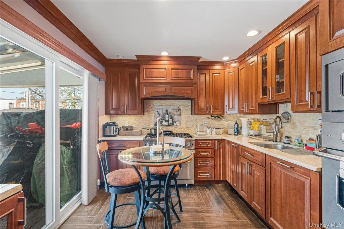 1720 37th Street, New York, NY, 2 Bedrooms Bedrooms, 6 Rooms Rooms,2 BathroomsBathrooms,Residential,For Rent,37th,0,992583 1720 37th Street, New York, NY, 2 Bedrooms Bedrooms, 6 Rooms Rooms,2 BathroomsBathrooms,Residential,For Rent,37th,0,992583