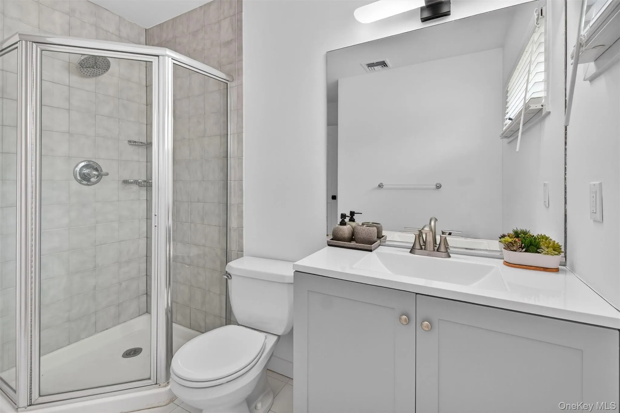 3rd bathroom/ensuite 3rd bathroom/ensuite