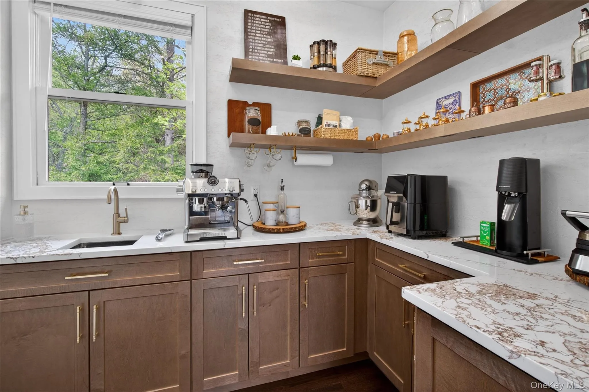 Butlers pantry with custom cabinetry and 2nd sink Butlers pantry with custom cabinetry and 2nd sink