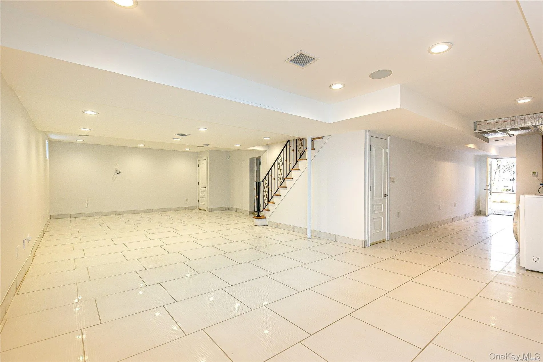2 Avalon Road, North Hempstead, NY, 4 Bedrooms Bedrooms, 9 Rooms Rooms,4 BathroomsBathrooms,Residential Lease,For Rent,Avalon,0,992588 2 Avalon Road, North Hempstead, NY, 4 Bedrooms Bedrooms, 9 Rooms Rooms,4 BathroomsBathrooms,Residential Lease,For Rent,Avalon,0,992588