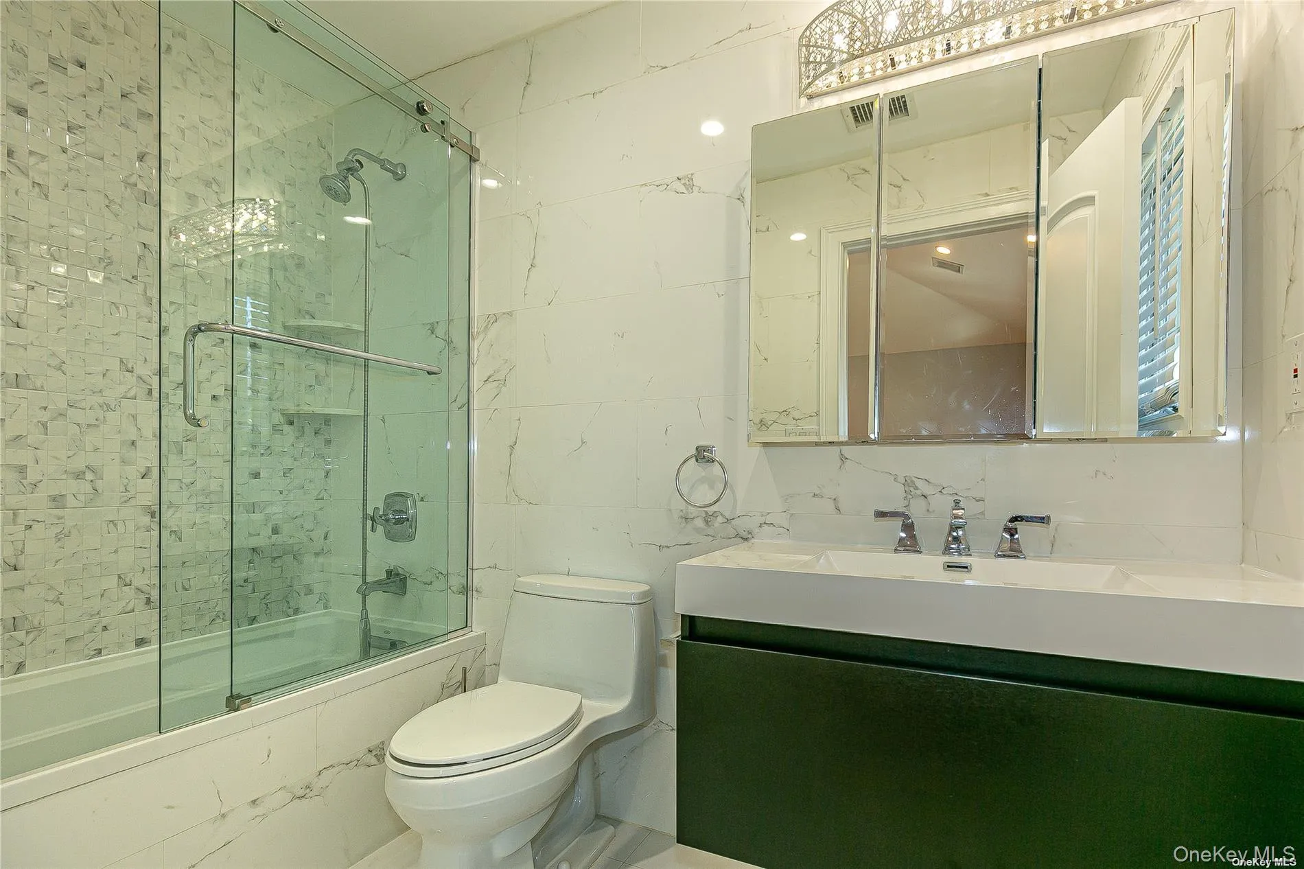 2 Avalon Road, North Hempstead, NY, 4 Bedrooms Bedrooms, 9 Rooms Rooms,4 BathroomsBathrooms,Residential Lease,For Rent,Avalon,0,992588 2 Avalon Road, North Hempstead, NY, 4 Bedrooms Bedrooms, 9 Rooms Rooms,4 BathroomsBathrooms,Residential Lease,For Rent,Avalon,0,992588