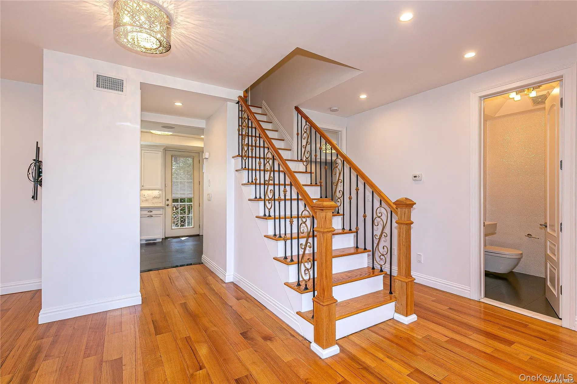2 Avalon Road, North Hempstead, NY, 4 Bedrooms Bedrooms, 9 Rooms Rooms,4 BathroomsBathrooms,Residential Lease,For Rent,Avalon,0,992588 2 Avalon Road, North Hempstead, NY, 4 Bedrooms Bedrooms, 9 Rooms Rooms,4 BathroomsBathrooms,Residential Lease,For Rent,Avalon,0,992588
