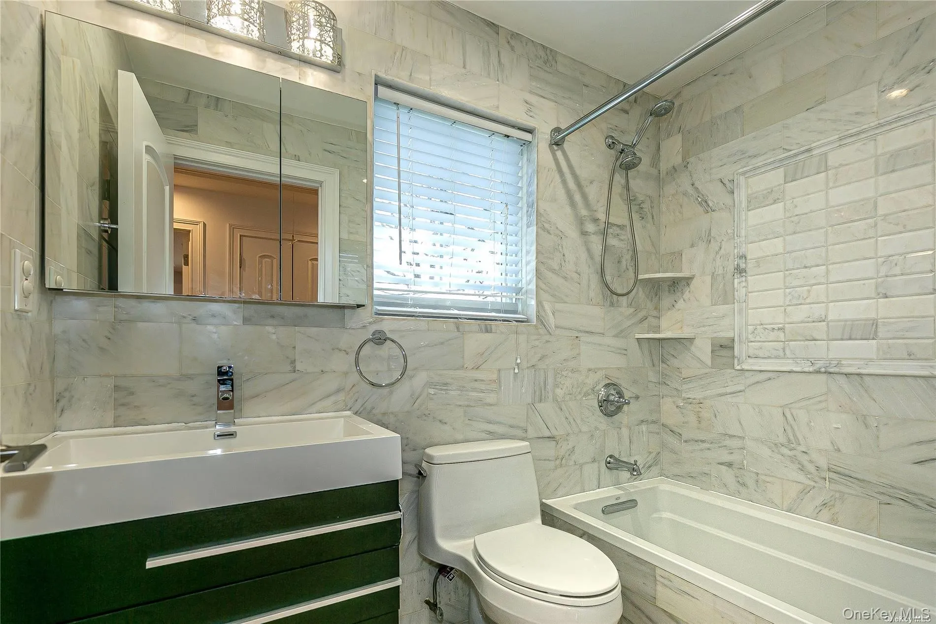 2 Avalon Road, North Hempstead, NY, 4 Bedrooms Bedrooms, 9 Rooms Rooms,4 BathroomsBathrooms,Residential Lease,For Rent,Avalon,0,992588 2 Avalon Road, North Hempstead, NY, 4 Bedrooms Bedrooms, 9 Rooms Rooms,4 BathroomsBathrooms,Residential Lease,For Rent,Avalon,0,992588