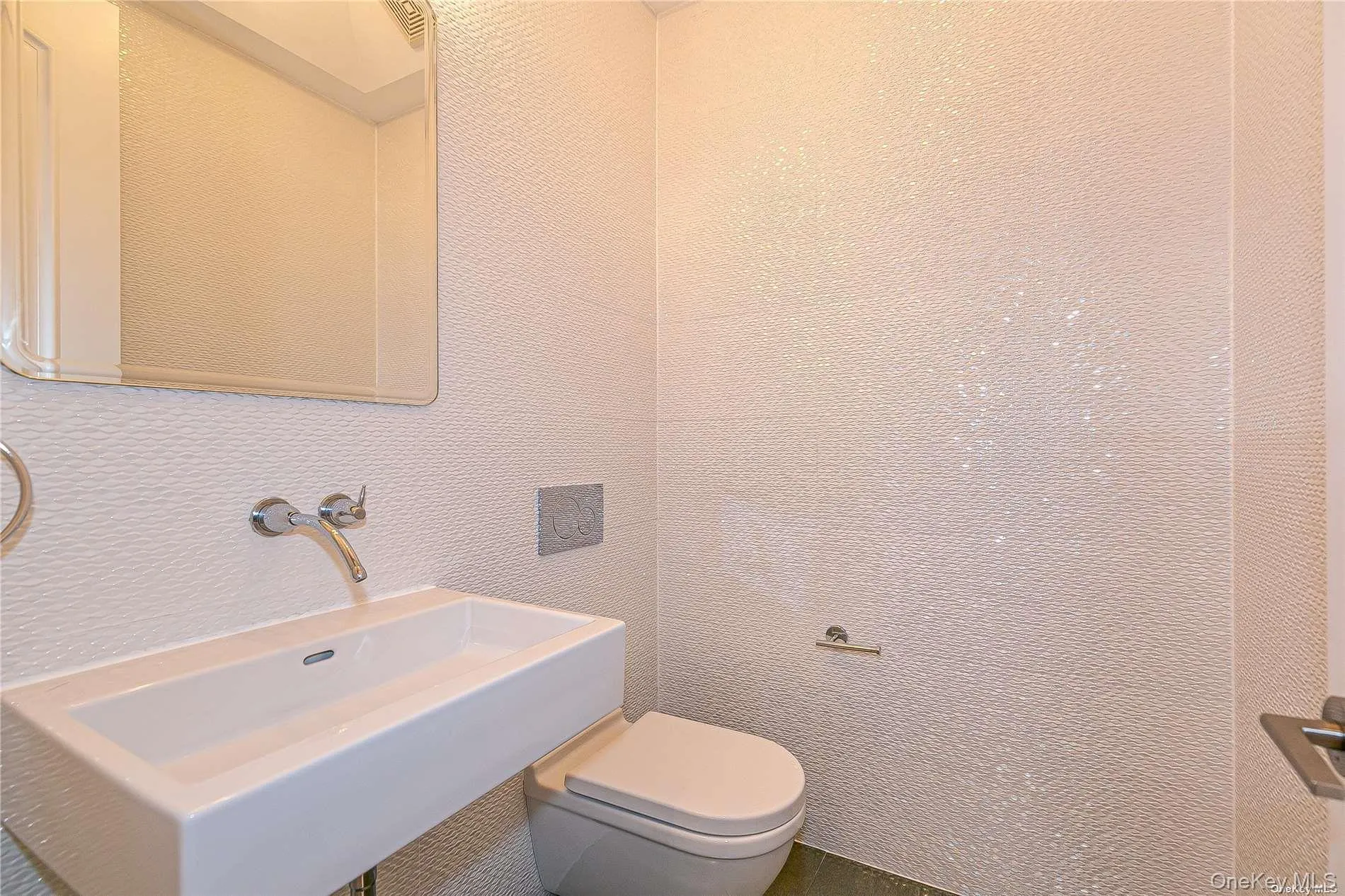 2 Avalon Road, North Hempstead, NY, 4 Bedrooms Bedrooms, 9 Rooms Rooms,4 BathroomsBathrooms,Residential Lease,For Rent,Avalon,0,992588 2 Avalon Road, North Hempstead, NY, 4 Bedrooms Bedrooms, 9 Rooms Rooms,4 BathroomsBathrooms,Residential Lease,For Rent,Avalon,0,992588