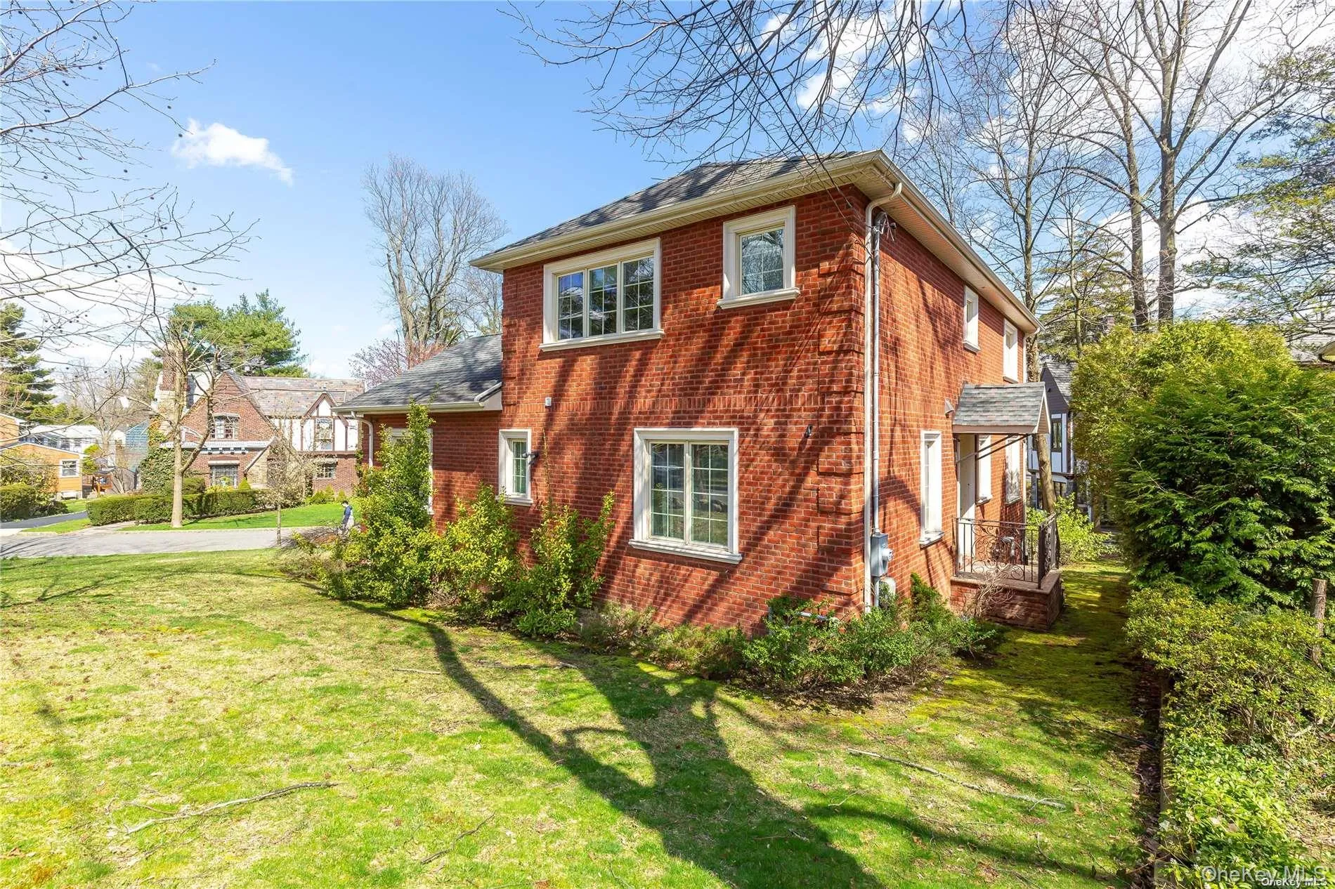 2 Avalon Road, North Hempstead, NY, 4 Bedrooms Bedrooms, 9 Rooms Rooms,4 BathroomsBathrooms,Residential Lease,For Rent,Avalon,0,992588 2 Avalon Road, North Hempstead, NY, 4 Bedrooms Bedrooms, 9 Rooms Rooms,4 BathroomsBathrooms,Residential Lease,For Rent,Avalon,0,992588
