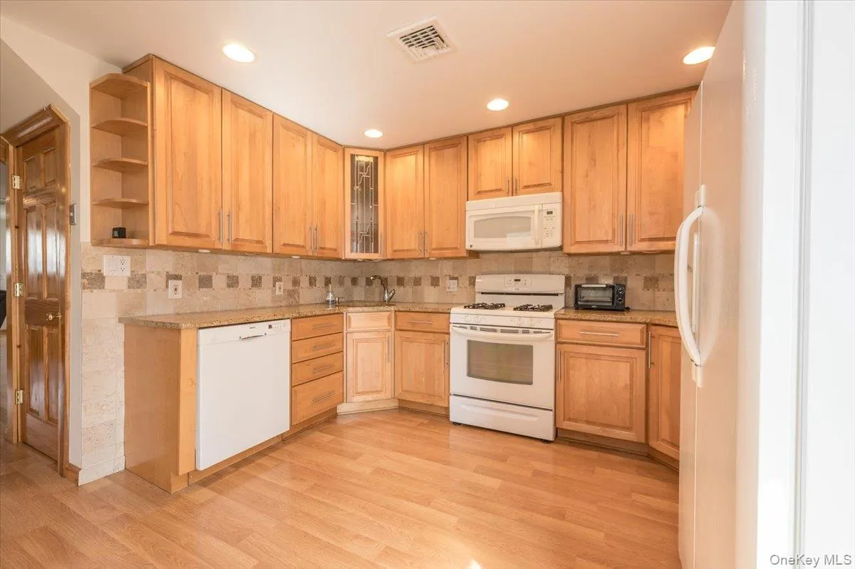 76 Coronado Street, Hempstead, NY, 4 Bedrooms Bedrooms, 7 Rooms Rooms,3 BathroomsBathrooms,Residential Lease,For Rent,Coronado,0,992590 76 Coronado Street, Hempstead, NY, 4 Bedrooms Bedrooms, 7 Rooms Rooms,3 BathroomsBathrooms,Residential Lease,For Rent,Coronado,0,992590