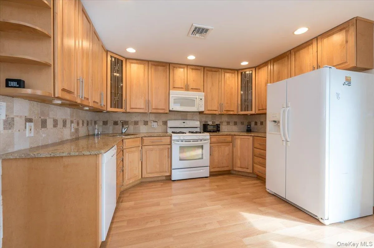 76 Coronado Street, Hempstead, NY, 4 Bedrooms Bedrooms, 7 Rooms Rooms,3 BathroomsBathrooms,Residential Lease,For Rent,Coronado,0,992590 76 Coronado Street, Hempstead, NY, 4 Bedrooms Bedrooms, 7 Rooms Rooms,3 BathroomsBathrooms,Residential Lease,For Rent,Coronado,0,992590
