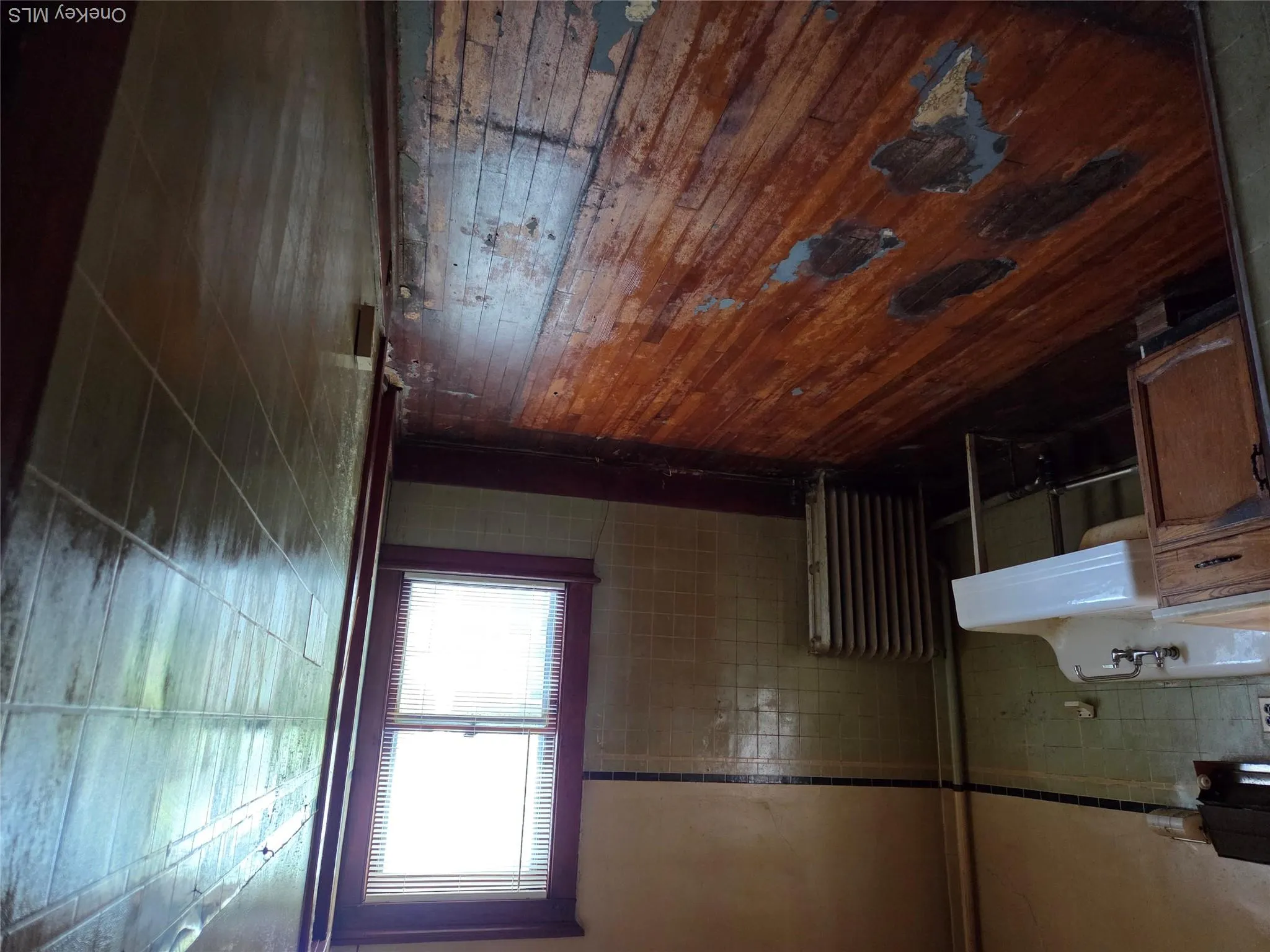 Was used as a kitchen, ideal for a bedroom. Was used as a kitchen, ideal for a bedroom.