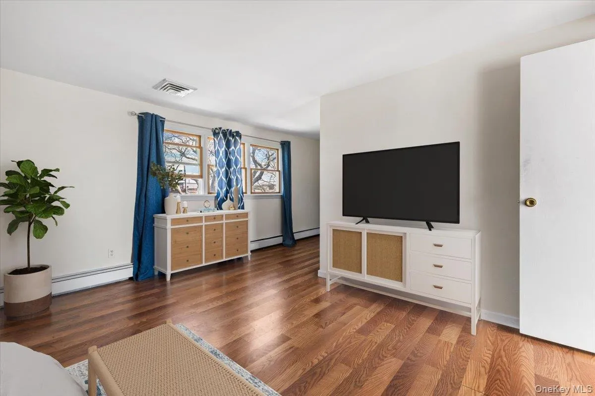 160 Sequams Lane, Islip, NY, 5 Bedrooms Bedrooms, 10 Rooms Rooms,3 BathroomsBathrooms,Residential,For Rent,Sequams,0,992605 160 Sequams Lane, Islip, NY, 5 Bedrooms Bedrooms, 10 Rooms Rooms,3 BathroomsBathrooms,Residential,For Rent,Sequams,0,992605