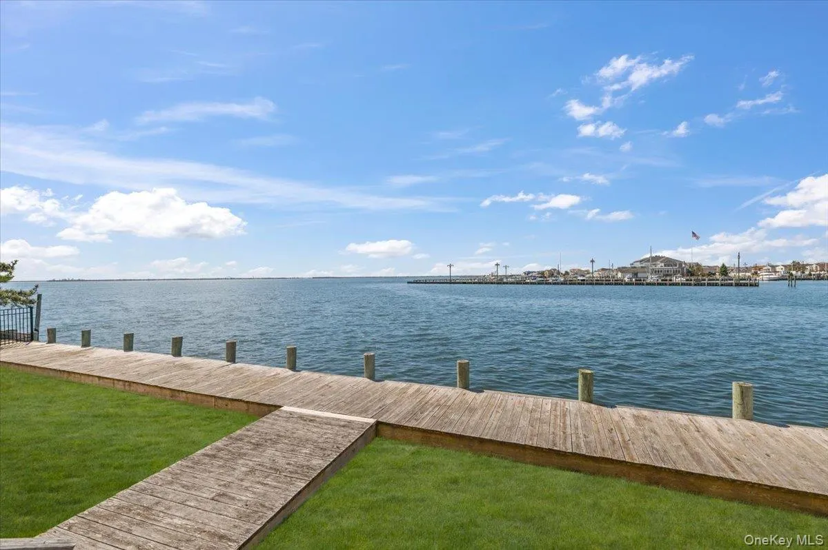 160 Sequams Lane, Islip, NY, 5 Bedrooms Bedrooms, 10 Rooms Rooms,3 BathroomsBathrooms,Residential,For Rent,Sequams,0,992605 160 Sequams Lane, Islip, NY, 5 Bedrooms Bedrooms, 10 Rooms Rooms,3 BathroomsBathrooms,Residential,For Rent,Sequams,0,992605