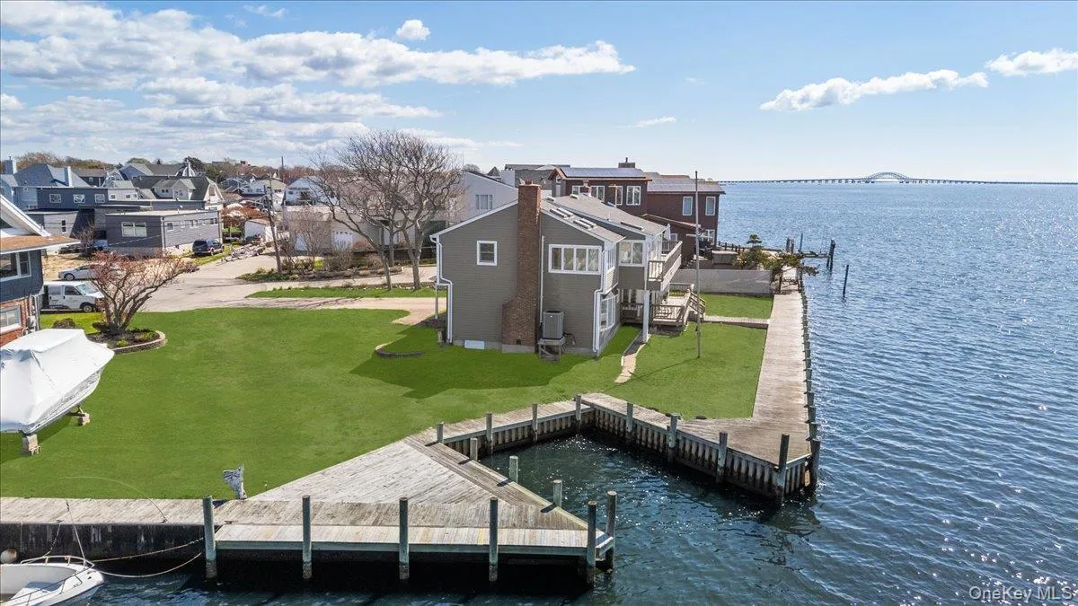 160 Sequams Lane, Islip, NY, 5 Bedrooms Bedrooms, 10 Rooms Rooms,3 BathroomsBathrooms,Residential,For Rent,Sequams,0,992605 160 Sequams Lane, Islip, NY, 5 Bedrooms Bedrooms, 10 Rooms Rooms,3 BathroomsBathrooms,Residential,For Rent,Sequams,0,992605