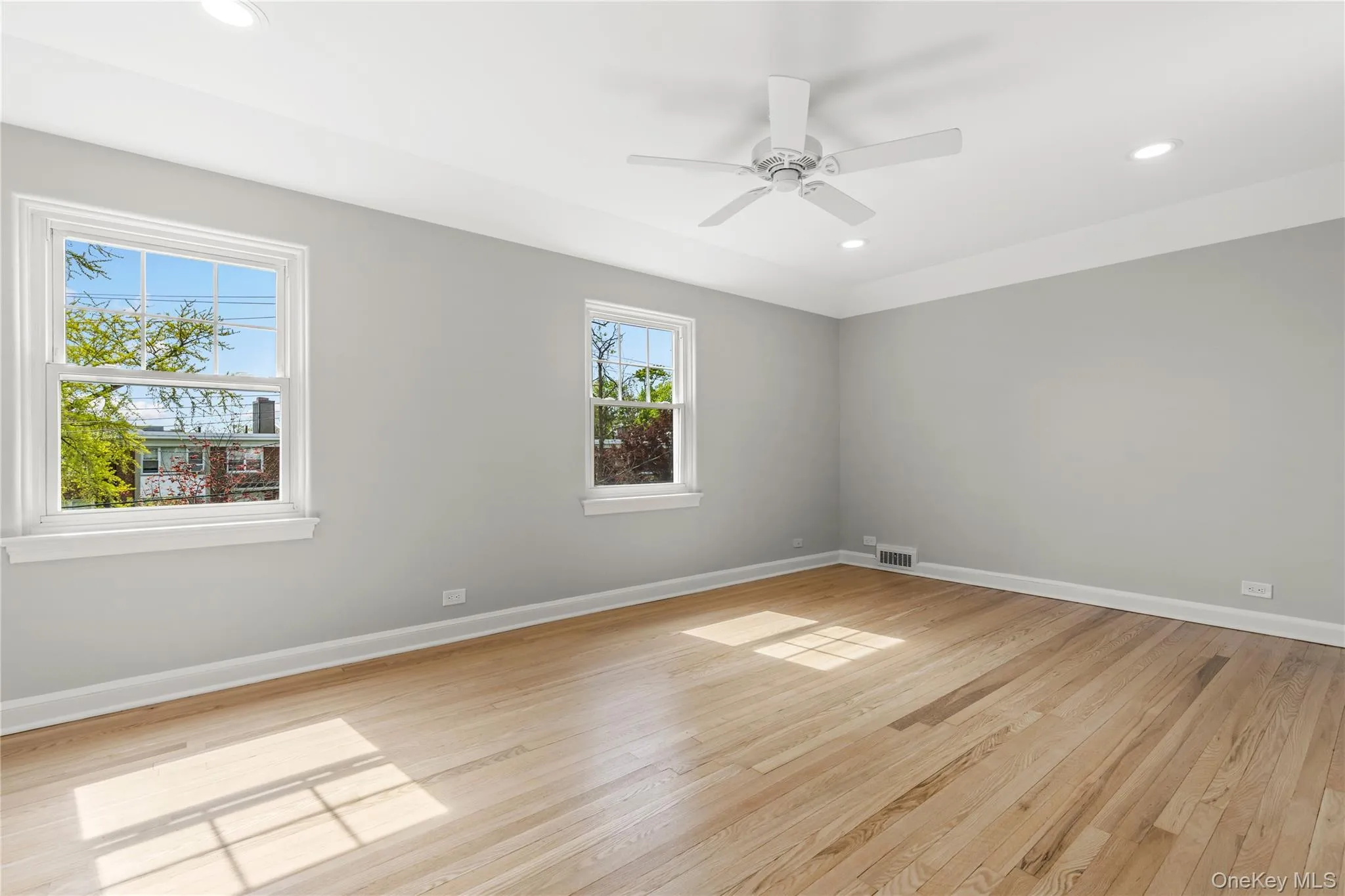 21 Keogh Lane, New Rochelle, NY, 3 Bedrooms Bedrooms, 7 Rooms Rooms,2 BathroomsBathrooms,Residential,For Rent,Keogh,0,992613 21 Keogh Lane, New Rochelle, NY, 3 Bedrooms Bedrooms, 7 Rooms Rooms,2 BathroomsBathrooms,Residential,For Rent,Keogh,0,992613