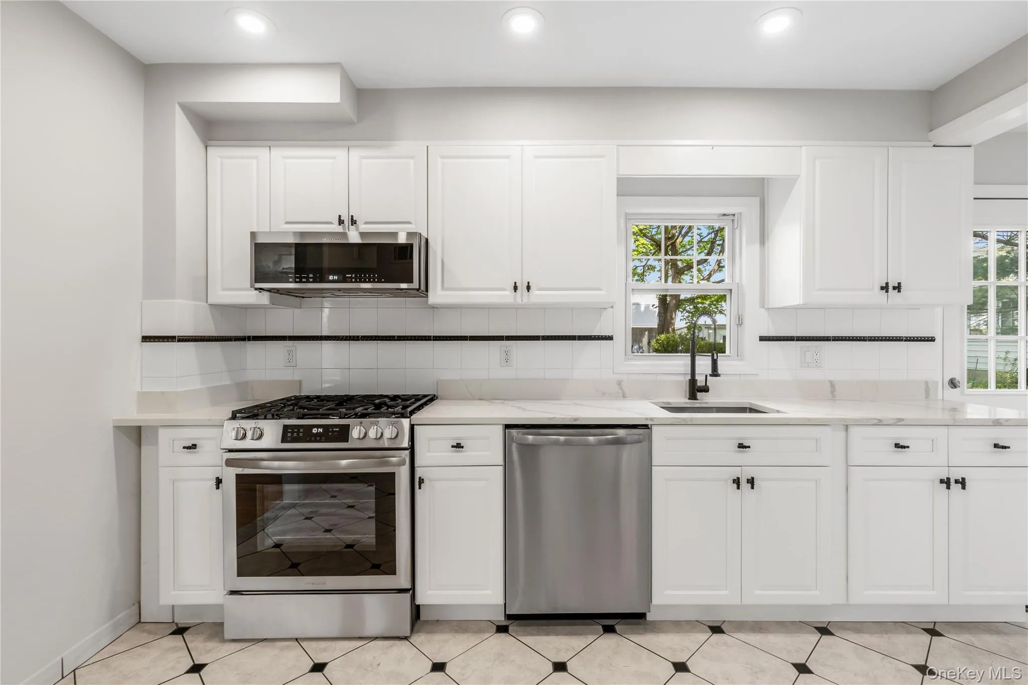 21 Keogh Lane, New Rochelle, NY, 3 Bedrooms Bedrooms, 7 Rooms Rooms,2 BathroomsBathrooms,Residential,For Rent,Keogh,0,992613 21 Keogh Lane, New Rochelle, NY, 3 Bedrooms Bedrooms, 7 Rooms Rooms,2 BathroomsBathrooms,Residential,For Rent,Keogh,0,992613