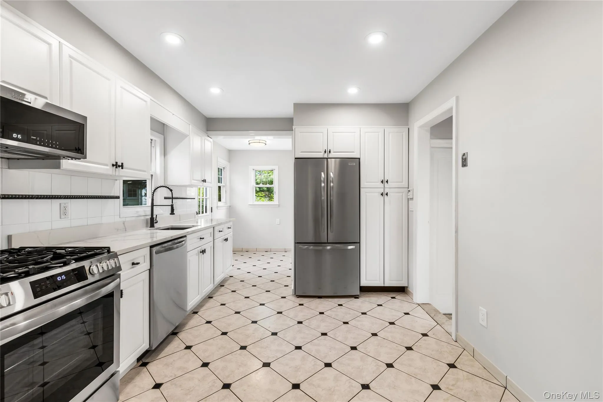 21 Keogh Lane, New Rochelle, NY, 3 Bedrooms Bedrooms, 7 Rooms Rooms,2 BathroomsBathrooms,Residential,For Rent,Keogh,0,992613 21 Keogh Lane, New Rochelle, NY, 3 Bedrooms Bedrooms, 7 Rooms Rooms,2 BathroomsBathrooms,Residential,For Rent,Keogh,0,992613