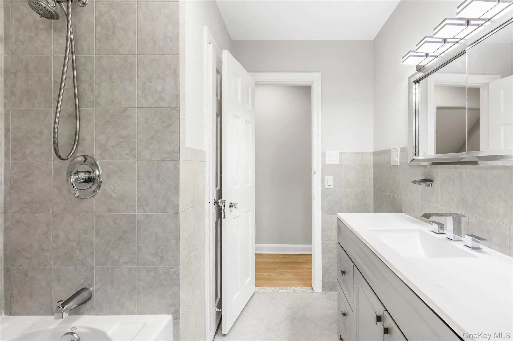 21 Keogh Lane, New Rochelle, NY, 3 Bedrooms Bedrooms, 7 Rooms Rooms,2 BathroomsBathrooms,Residential,For Rent,Keogh,0,992613 21 Keogh Lane, New Rochelle, NY, 3 Bedrooms Bedrooms, 7 Rooms Rooms,2 BathroomsBathrooms,Residential,For Rent,Keogh,0,992613