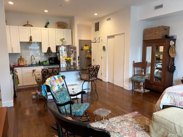 40 Division Street, Oyster Bay, NY, 1 Room Rooms,1 BathroomBathrooms,Residential Lease,For Rent,Division,0,992646 40 Division Street, Oyster Bay, NY, 1 Room Rooms,1 BathroomBathrooms,Residential Lease,For Rent,Division,0,992646