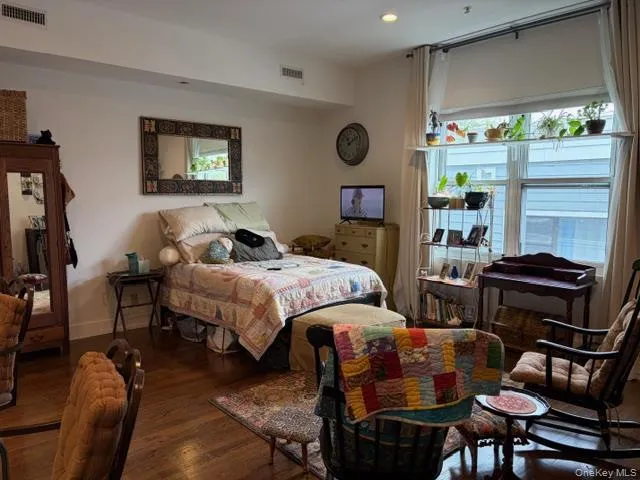 40 Division Street, Oyster Bay, NY, 1 Room Rooms,1 BathroomBathrooms,Residential Lease,For Rent,Division,0,992646 40 Division Street, Oyster Bay, NY, 1 Room Rooms,1 BathroomBathrooms,Residential Lease,For Rent,Division,0,992646