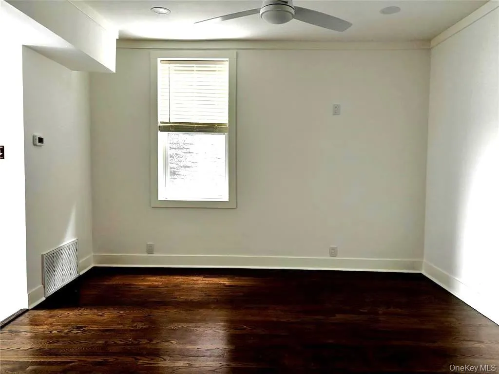 307 Main Street, Huntington, NY, 3 Bedrooms Bedrooms, 5 Rooms Rooms,1 BathroomBathrooms,Residential Lease,For Rent,Main,0,992649 307 Main Street, Huntington, NY, 3 Bedrooms Bedrooms, 5 Rooms Rooms,1 BathroomBathrooms,Residential Lease,For Rent,Main,0,992649