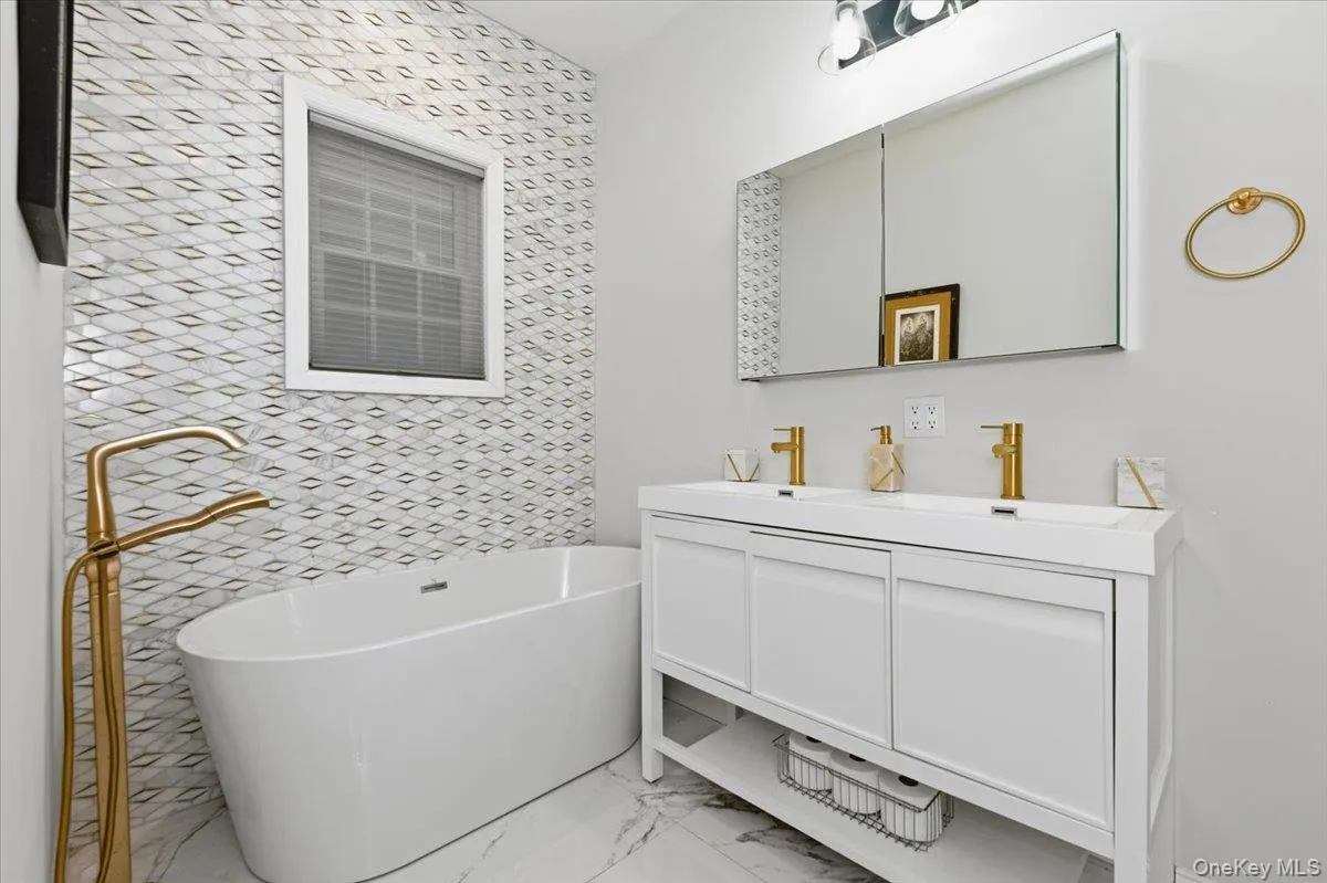 97 Wisconsin Street, Long Beach, NY, 3 Bedrooms Bedrooms, 9 Rooms Rooms,2 BathroomsBathrooms,Residential Lease,For Rent,Wisconsin,0,992659 97 Wisconsin Street, Long Beach, NY, 3 Bedrooms Bedrooms, 9 Rooms Rooms,2 BathroomsBathrooms,Residential Lease,For Rent,Wisconsin,0,992659