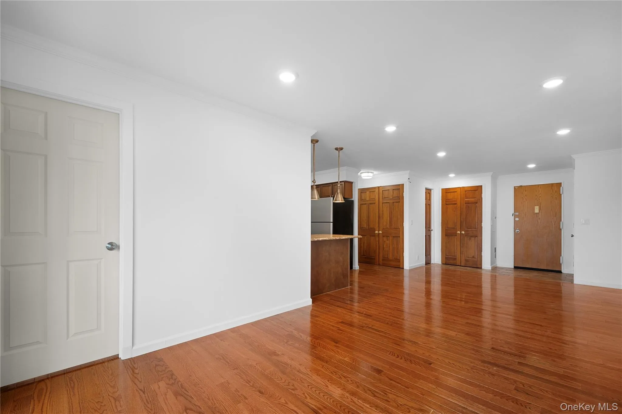 141 Great Neck Road, North Hempstead, NY, 2 Bedrooms Bedrooms, 5 Rooms Rooms,1 BathroomBathrooms,Residential Lease,For Rent,Great Neck,0,992670 141 Great Neck Road, North Hempstead, NY, 2 Bedrooms Bedrooms, 5 Rooms Rooms,1 BathroomBathrooms,Residential Lease,For Rent,Great Neck,0,992670