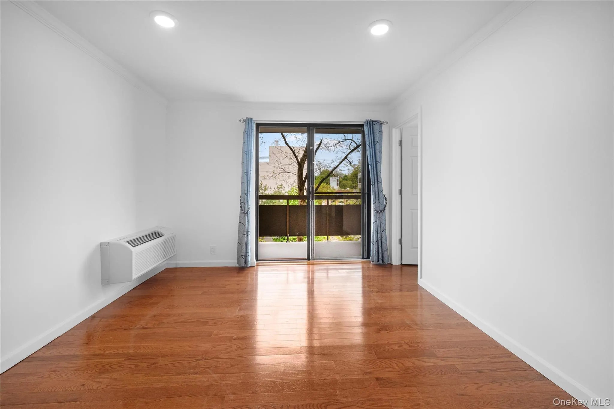 141 Great Neck Road, North Hempstead, NY, 2 Bedrooms Bedrooms, 5 Rooms Rooms,1 BathroomBathrooms,Residential Lease,For Rent,Great Neck,0,992670 141 Great Neck Road, North Hempstead, NY, 2 Bedrooms Bedrooms, 5 Rooms Rooms,1 BathroomBathrooms,Residential Lease,For Rent,Great Neck,0,992670