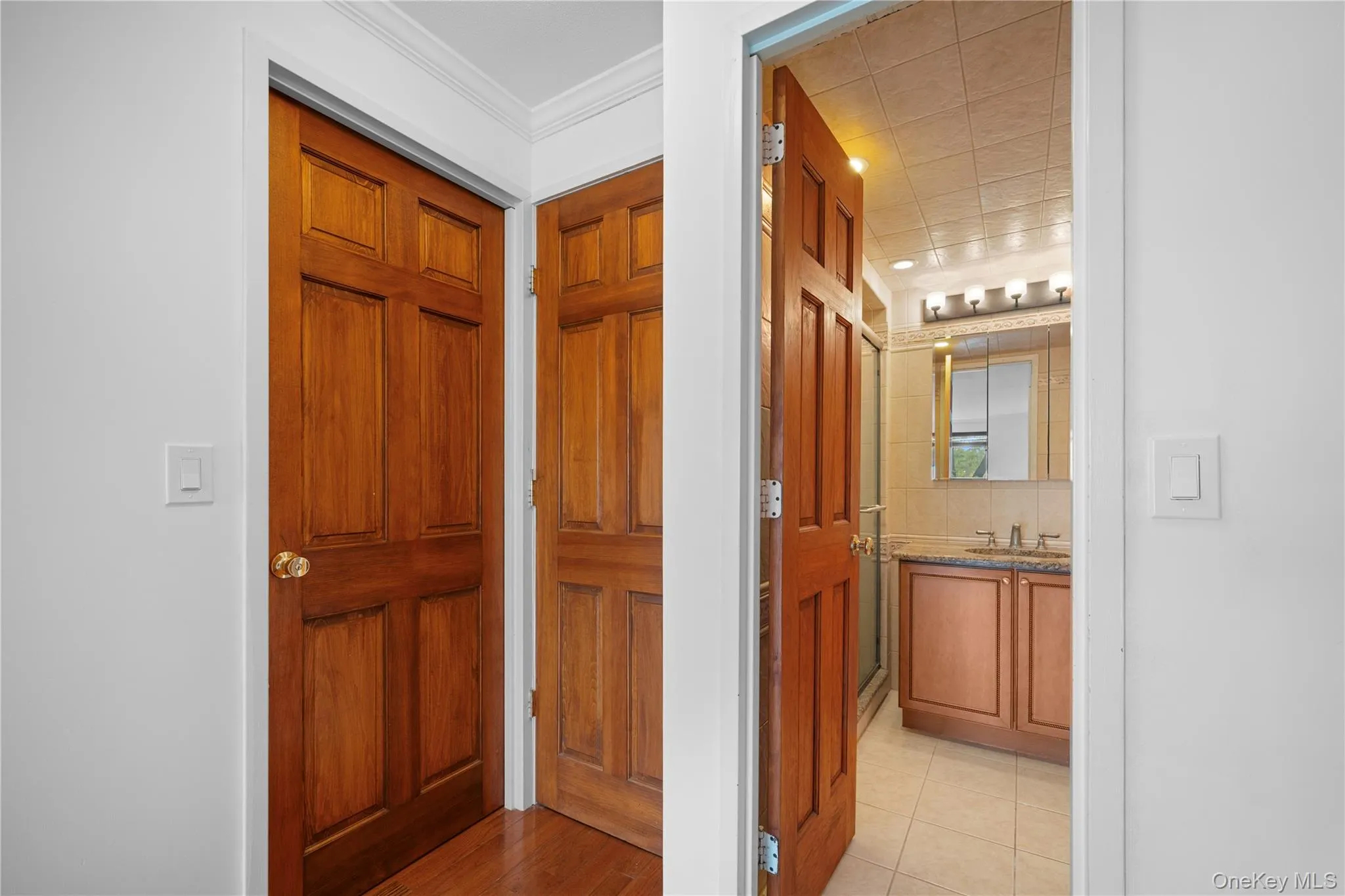 141 Great Neck Road, North Hempstead, NY, 2 Bedrooms Bedrooms, 5 Rooms Rooms,1 BathroomBathrooms,Residential Lease,For Rent,Great Neck,0,992670 141 Great Neck Road, North Hempstead, NY, 2 Bedrooms Bedrooms, 5 Rooms Rooms,1 BathroomBathrooms,Residential Lease,For Rent,Great Neck,0,992670