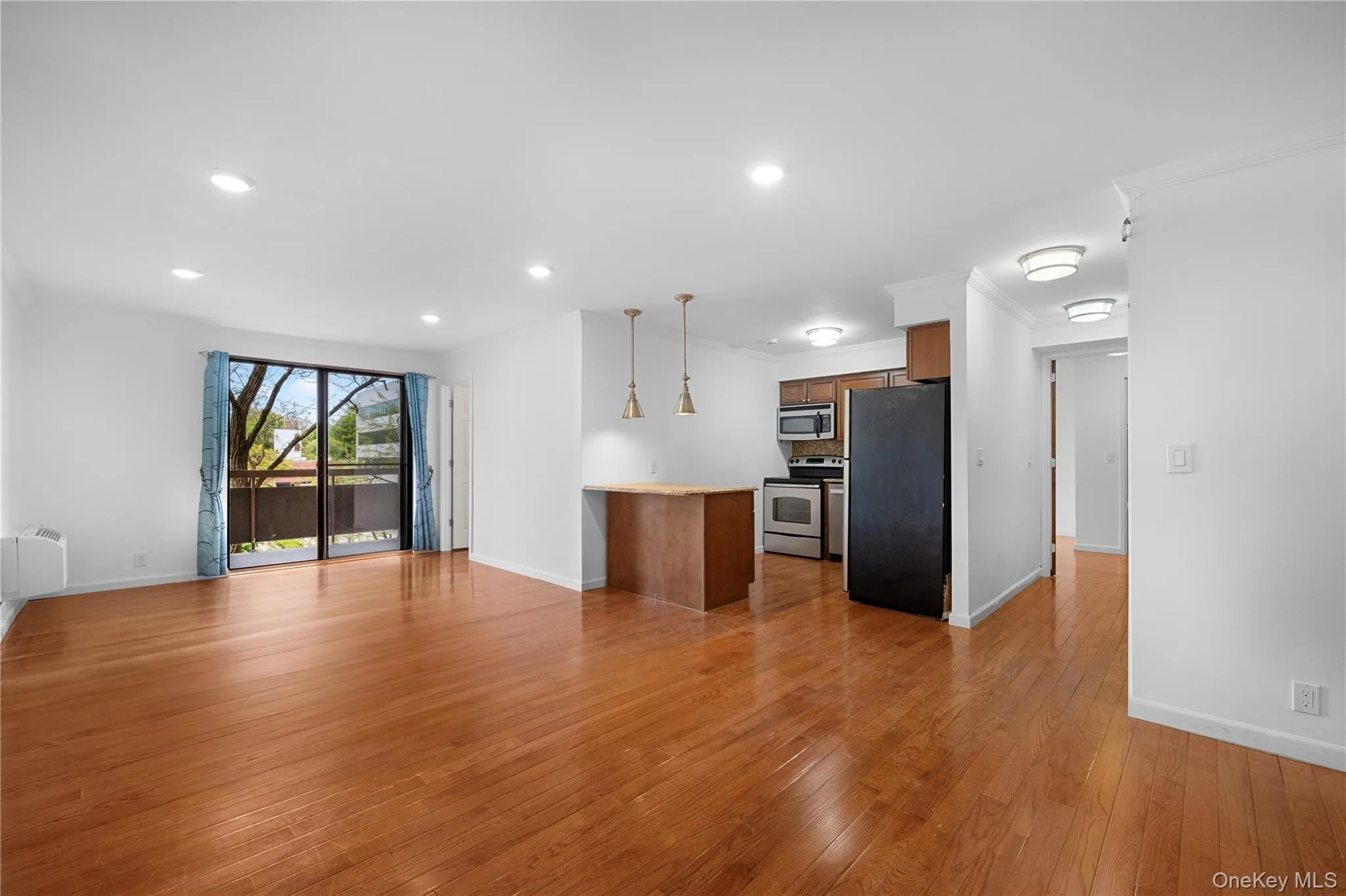 141 Great Neck Road, North Hempstead, NY, 2 Bedrooms Bedrooms, 5 Rooms Rooms,1 BathroomBathrooms,Residential Lease,For Rent,Great Neck,0,992670 141 Great Neck Road, North Hempstead, NY, 2 Bedrooms Bedrooms, 5 Rooms Rooms,1 BathroomBathrooms,Residential Lease,For Rent,Great Neck,0,992670