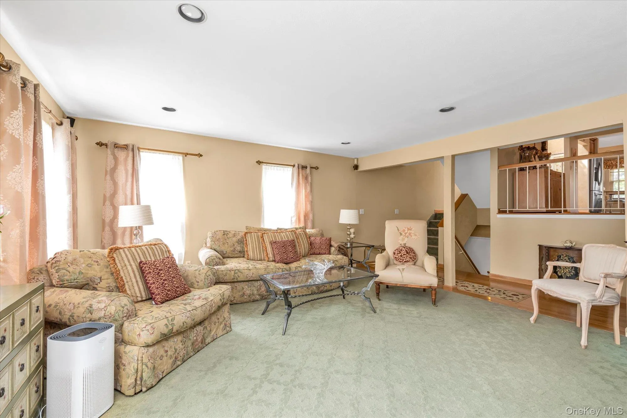 Large living room open and airy. Great for entertaining. Large living room open and airy. Great for entertaining.
